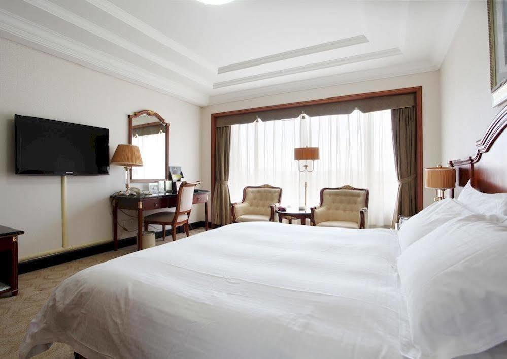 New Grand Dynasty Hotel Chaoyang  Bagian luar foto